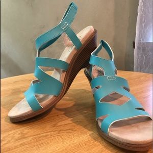Life Stride Turquoise Wedge Sandal. Size 8. NIB